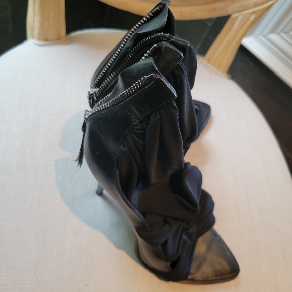 GIVENCHY heels in black leather with fabric bandage-style wrap and zippers - Picture 7 of 11